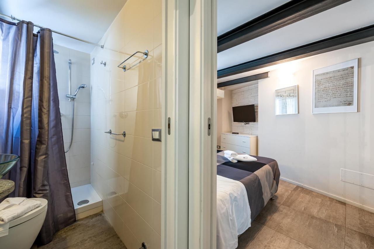 Irex Tevere Sant Angelo Private Apartment Rome Bagian luar foto